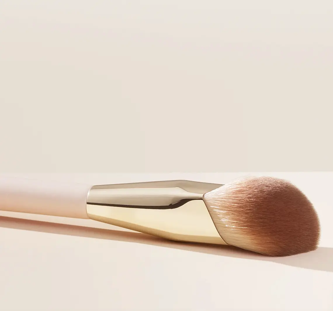 Rare Beauty Liquid Touch Foundation Brush - Imagen 3