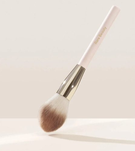 Brocha Makeup Always An Optimist Powder Brush Rare Beauty - Imagen 2