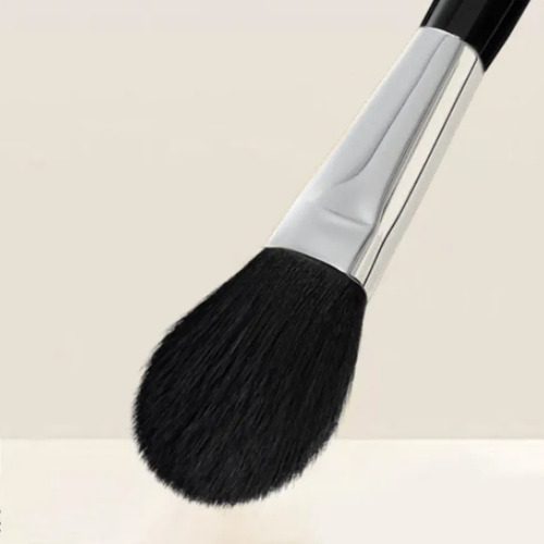 Studio17 Small Blusher Brush 463 Brocha De Rubor - Imagen 2